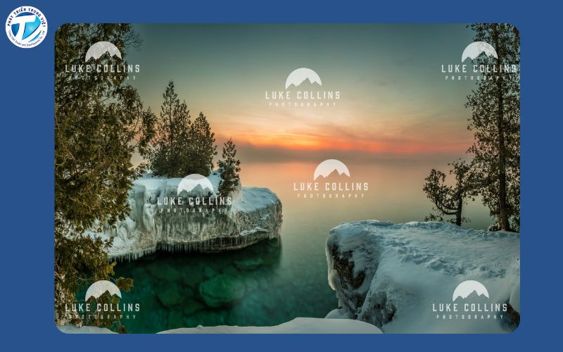 Watermark là một dạng dấu nhận diện, thường là chữ hoặc hình ảnh mờ được chèn lên tài liệu